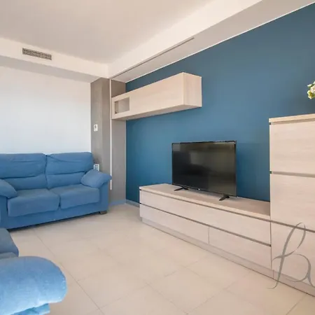 R139 Beachfront Guillem דירה