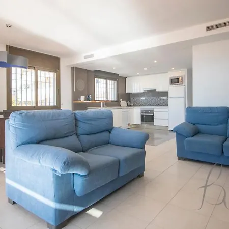 R139 Beachfront Guillem Apartmán *