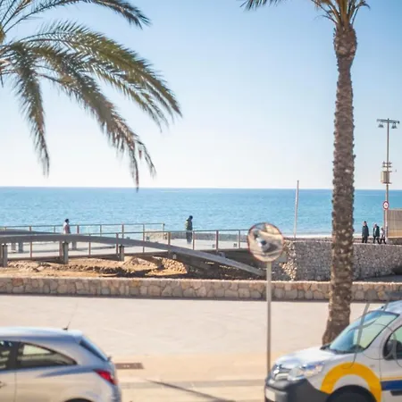 R139 Beachfront Guillem Apartmán *